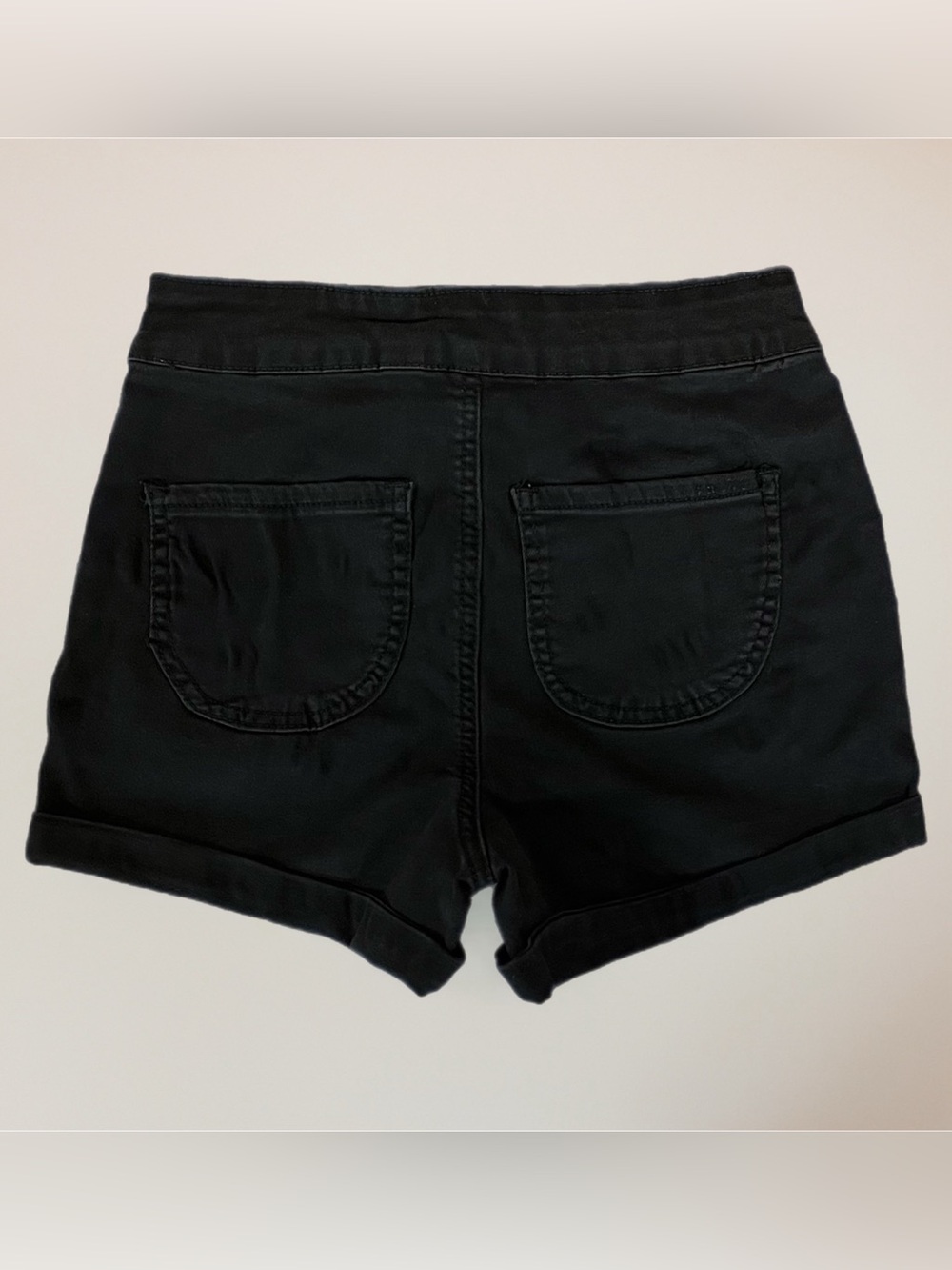 🌟 Fashion Nova Black Mid-Rise Cuffed Mini Shorts | Juniors’ Sz 3 - Picture 4 of 9